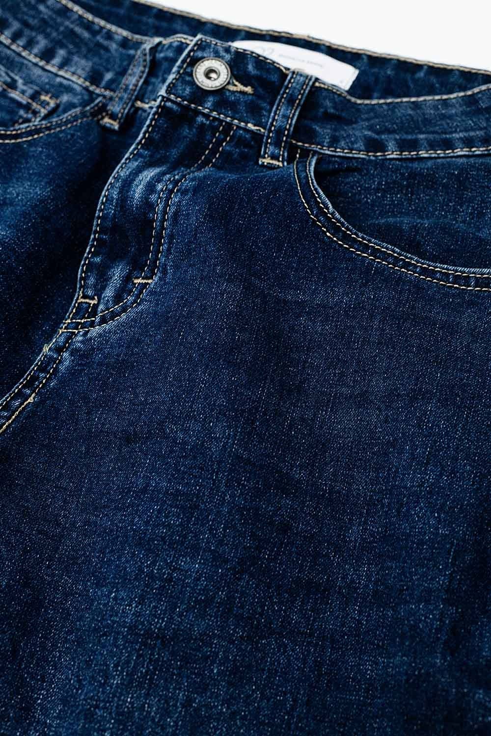 Wide legs.Dark washjeans