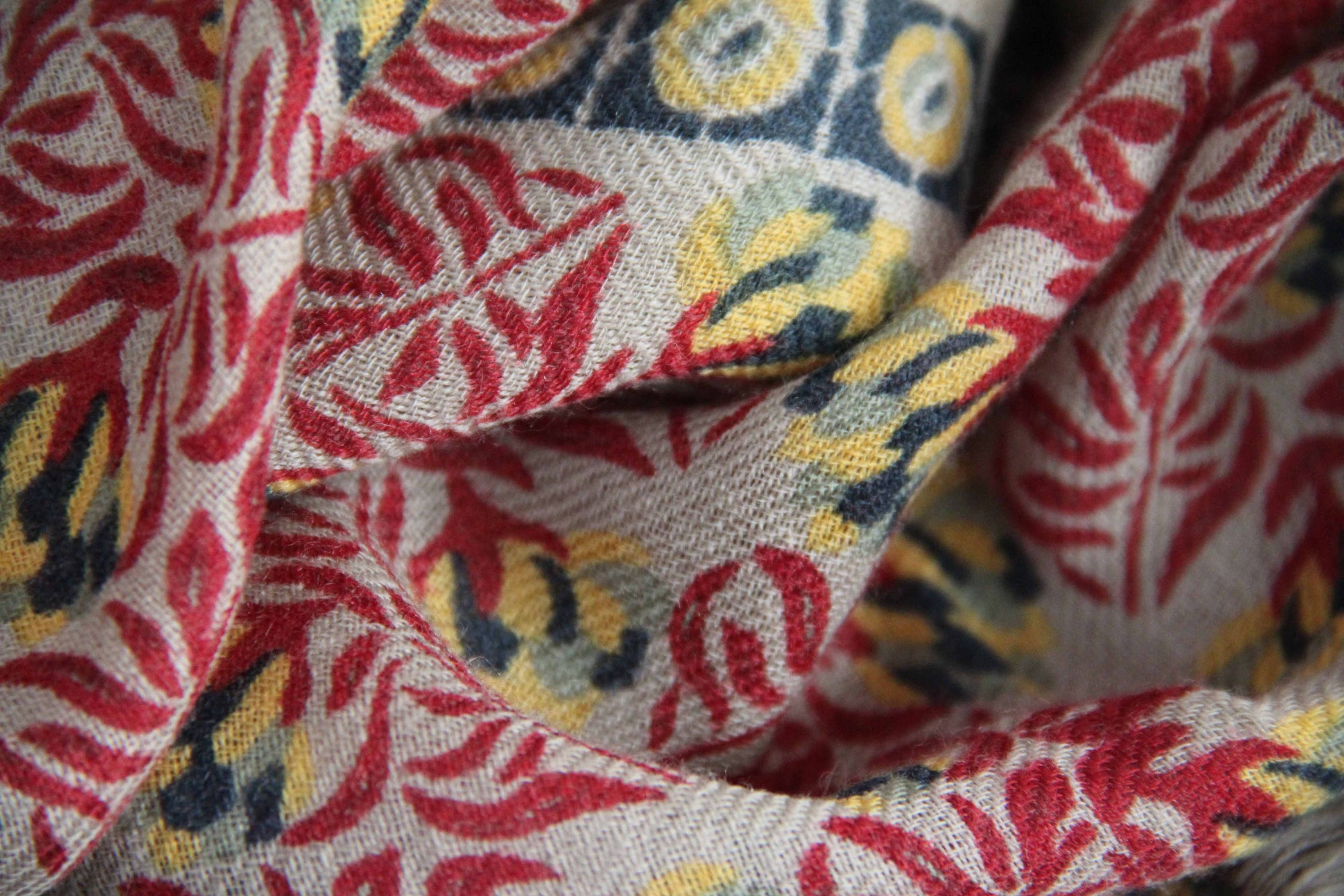 LES BELLES VAGABONDES. Rouge Red Poem Wool Square