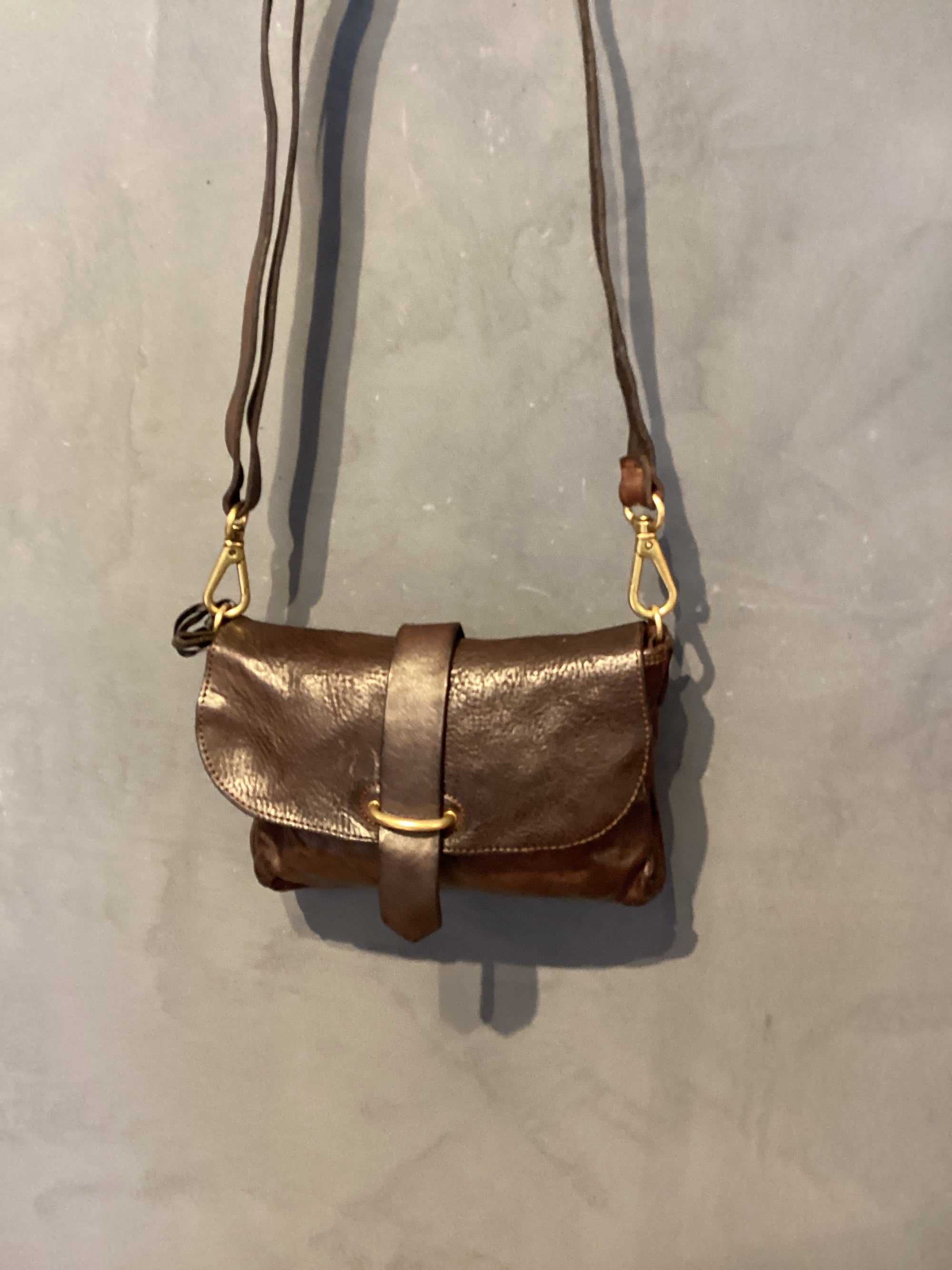 Elsa - Little Shoulder Bag. Leather. Color:  Brown. X0001 C1501