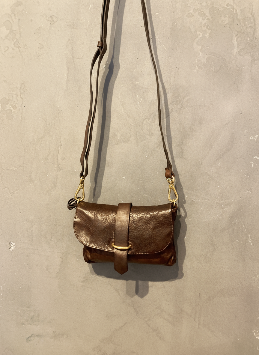 Elsa - Little Shoulder Bag. Leather. Color:  Brown. X0001 C1501