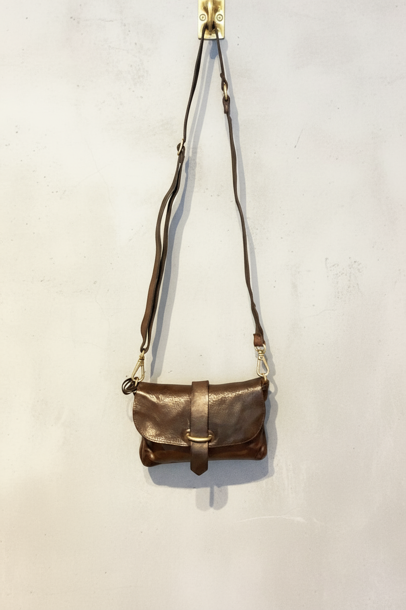 Elsa - Little Shoulder Bag. Leather. Color:  Brown. X0001 C1501